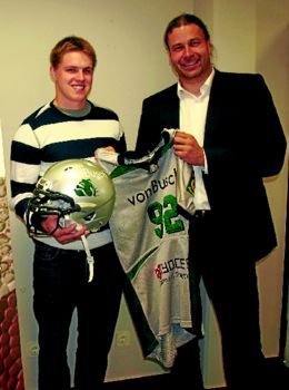 Stefan Conrad und der neue QB der Bulldogs Chase Vogler - Foto (c) by Westfalen Blatt Stefan Conrad und der neue QB der Bulldogs Chase Vogler - Foto (c) by Westfalen Blatt